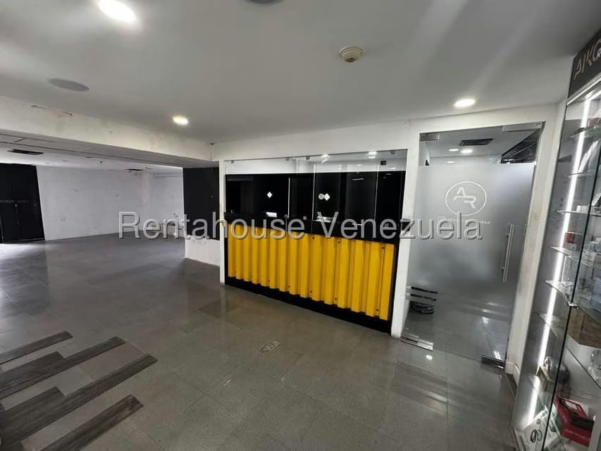 Comercial (Local Comercial) en Alquiler en El Bosque, Distrito Metropolitano - 3