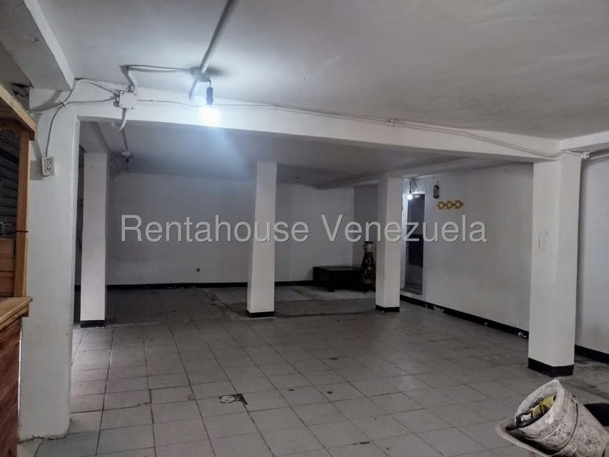 Comercial (Local Comercial) en Venta en Catia, Distrito Metropolitano - 2