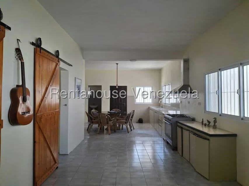 Casa (1 Nivel) en Venta en Playa El Agua, Nueva Esparta - 3