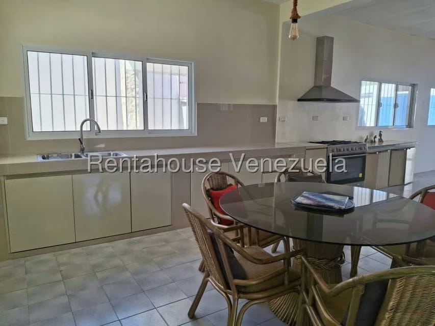 Casa (1 Nivel) en Venta en Playa El Agua, Nueva Esparta - 4