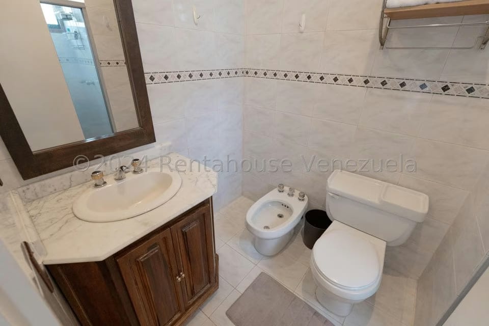 Apartamento (1 Nivel) en Venta en Colinas del Tamanaco, Distrito Metropolitano - 35