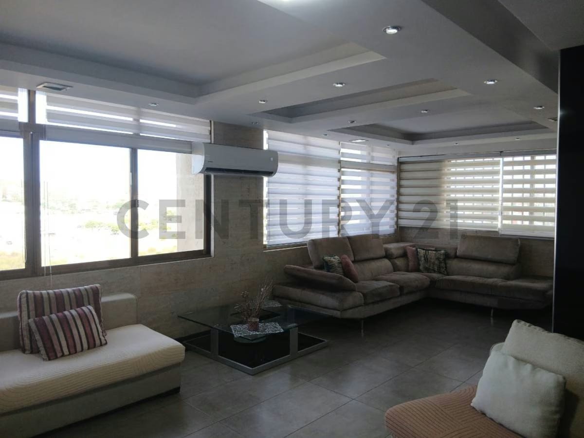 Espectacular Penthouse en Los Geranios, municipio Maneiro - 13
