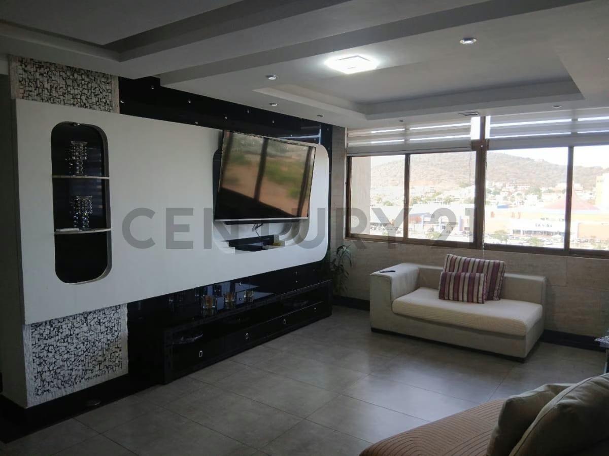Espectacular Penthouse en Los Geranios, municipio Maneiro - 14