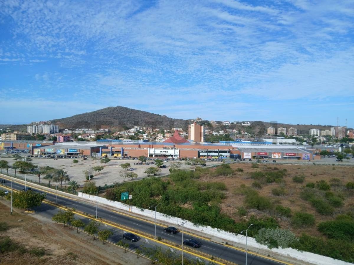 Espectacular Penthouse en Los Geranios, municipio Maneiro - 20