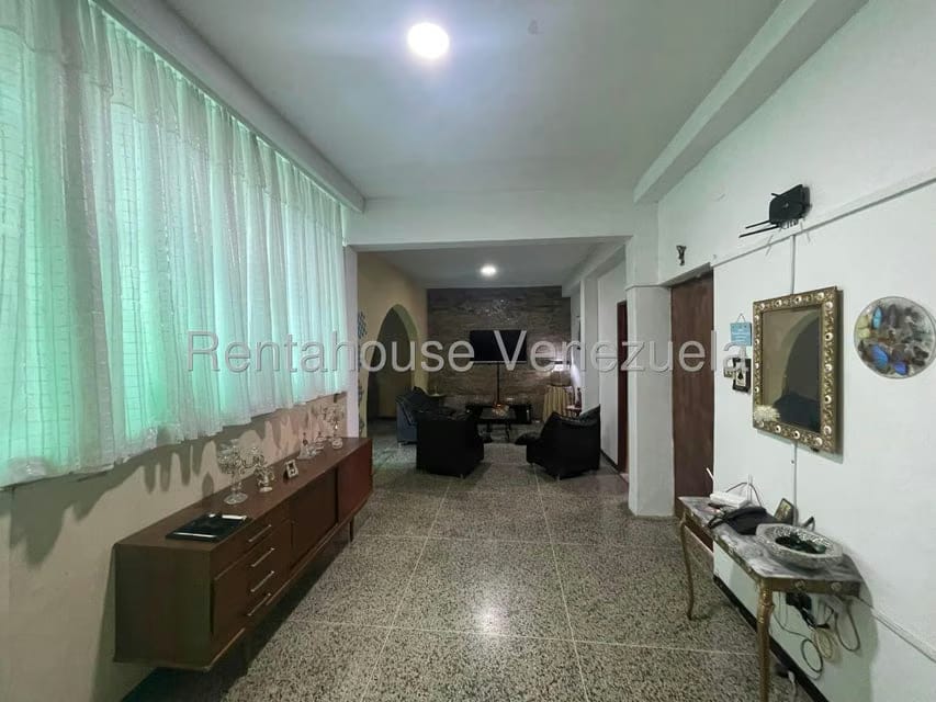 Casa (Multipes Niveles) en Venta en Los Teques, Miranda - 3