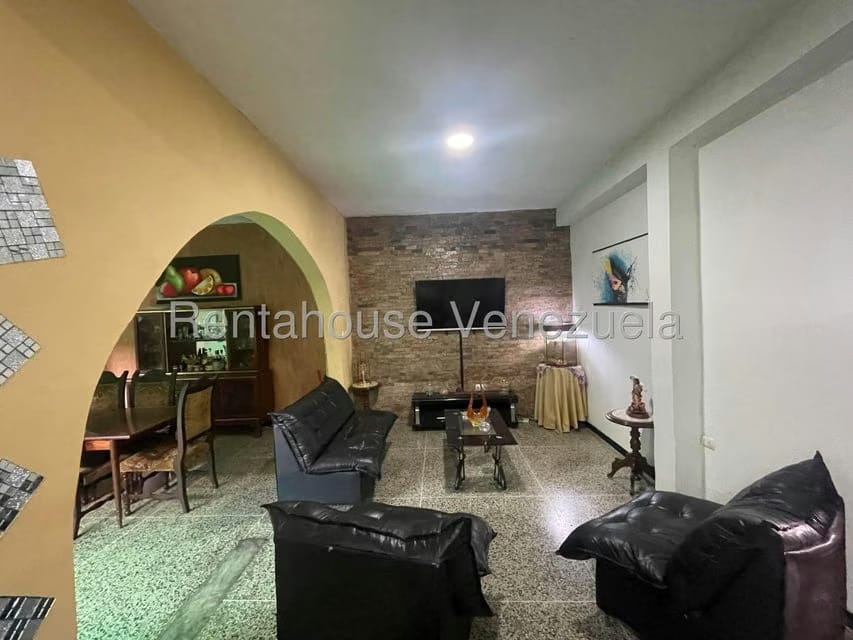 Casa (Multipes Niveles) en Venta en Los Teques, Miranda - 4