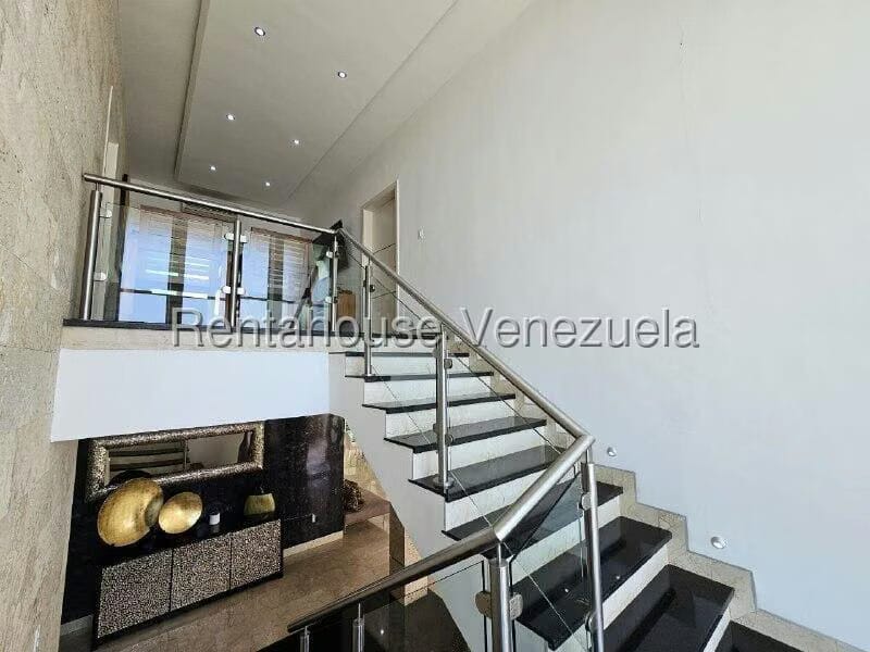 Casa (Duplex) en Venta en Loma Linda, Distrito Metropolitano - 25