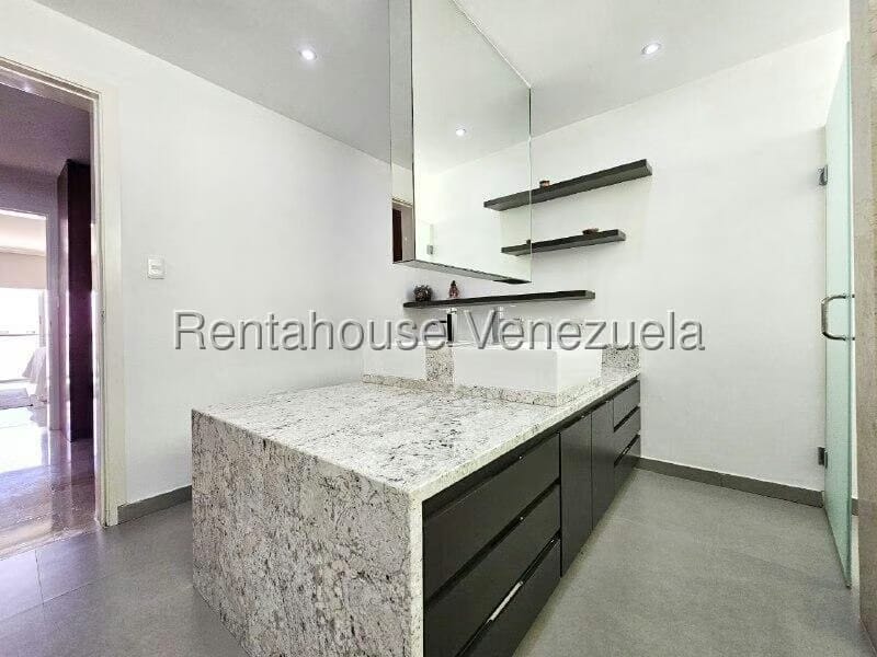 Casa (Duplex) en Venta en Loma Linda, Distrito Metropolitano - 37
