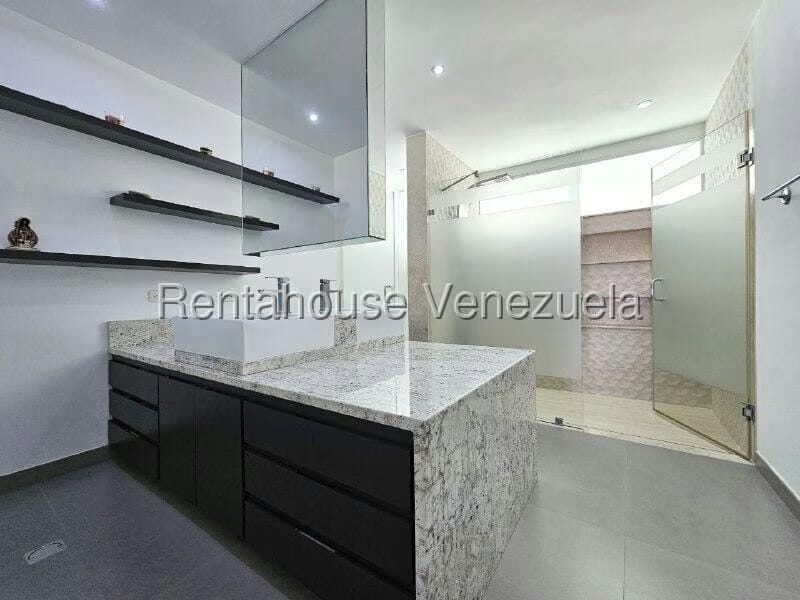Casa (Duplex) en Venta en Loma Linda, Distrito Metropolitano - 38