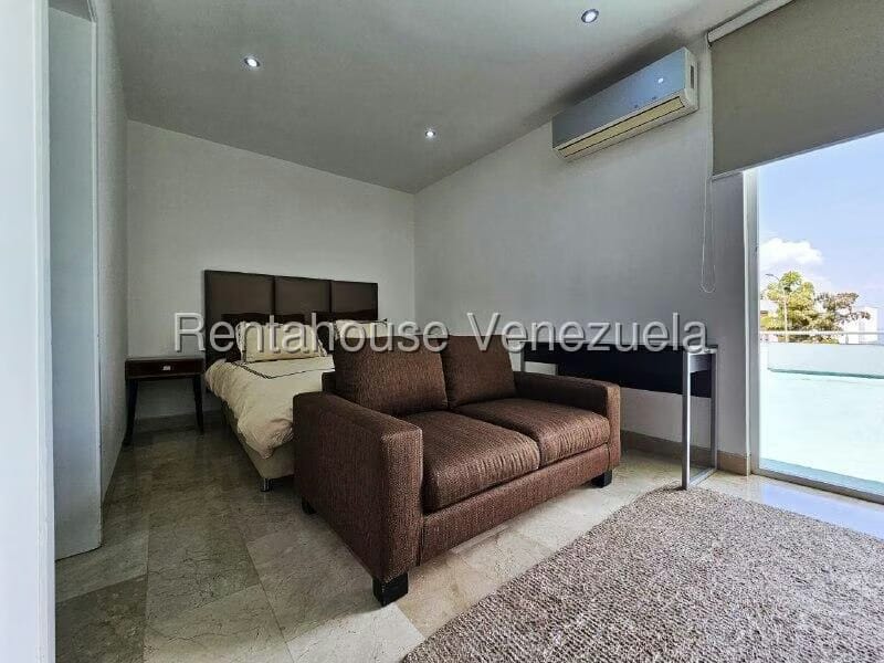 Casa (Duplex) en Venta en Loma Linda, Distrito Metropolitano - 39