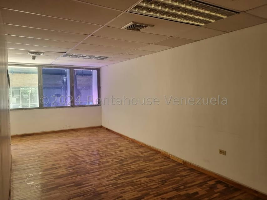 Comercial (Oficina) en Venta en Los Palos Grandes, Distrito Metropolitano - 3
