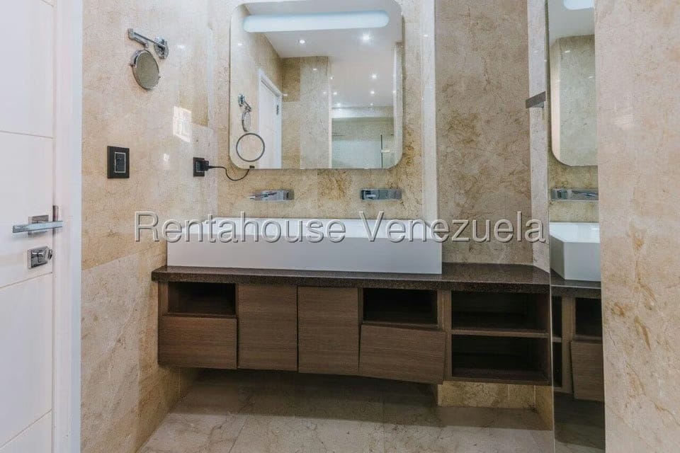 Apartamento (1 Nivel) en Alquiler en Campo Alegre, Distrito Metropolitano - 30