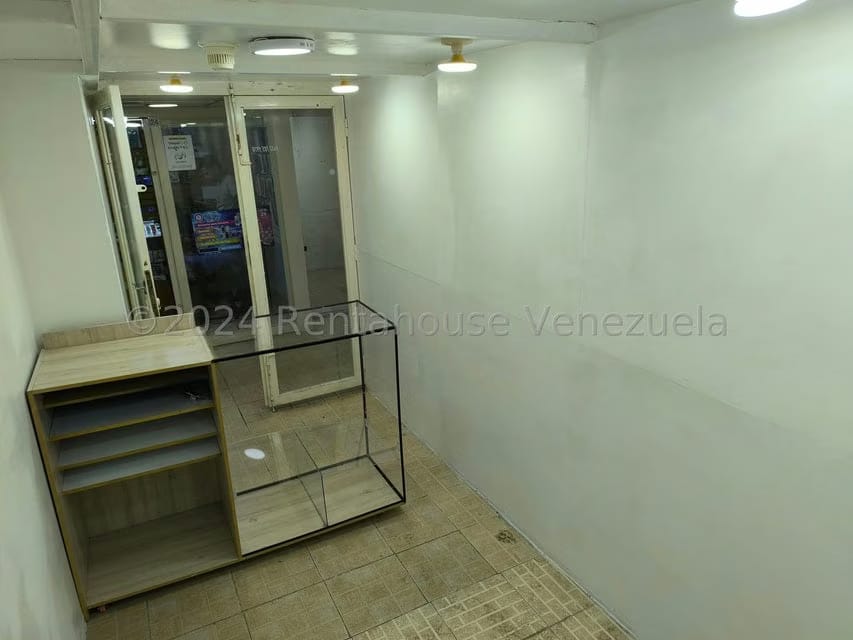 Comercial (Local Comercial) en Alquiler en Parroquia La Candelaria, Distrito Metropolitano - 2