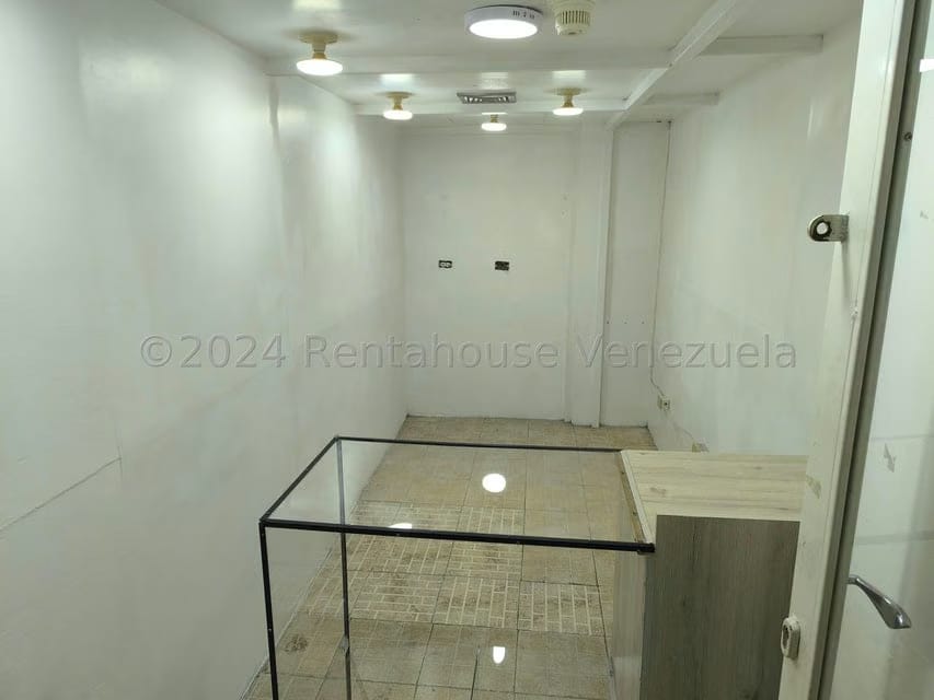 Comercial (Local Comercial) en Alquiler en Parroquia La Candelaria, Distrito Metropolitano - 4