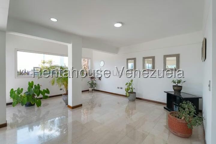 Apartamento (Multiples Niveles) en Venta en Las Esmeraldas, Distrito Metropolitano - 21