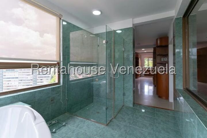 Apartamento (Multiples Niveles) en Venta en Las Esmeraldas, Distrito Metropolitano - 35