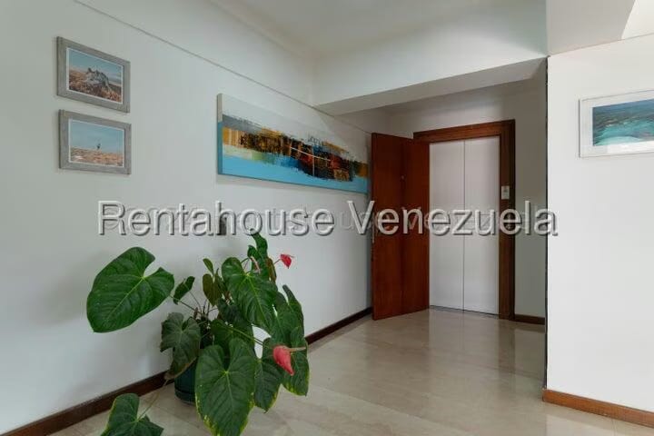 Apartamento (Multiples Niveles) en Venta en Las Esmeraldas, Distrito Metropolitano - 5