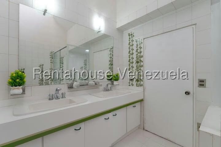 Apartamento (Multiples Niveles) en Venta en Las Esmeraldas, Distrito Metropolitano - 52