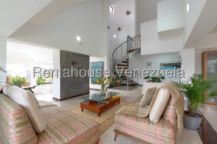 Apartamento (Multiples Niveles) en Venta en Las Esmeraldas, Distrito Metropolitano - 8
