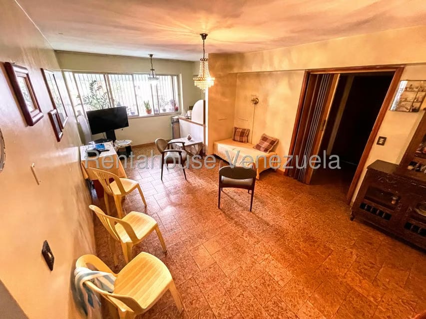 Apartamento (1 Nivel) en Venta en Los Dos Caminos, Distrito Metropolitano - 2