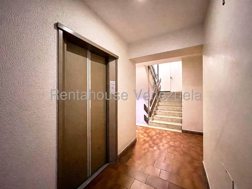 Apartamento (1 Nivel) en Venta en Los Dos Caminos, Distrito Metropolitano - 17