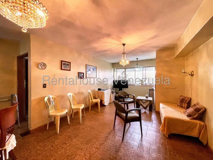 Apartamento (1 Nivel) en Venta en Los Dos Caminos, Distrito Metropolitano - 3