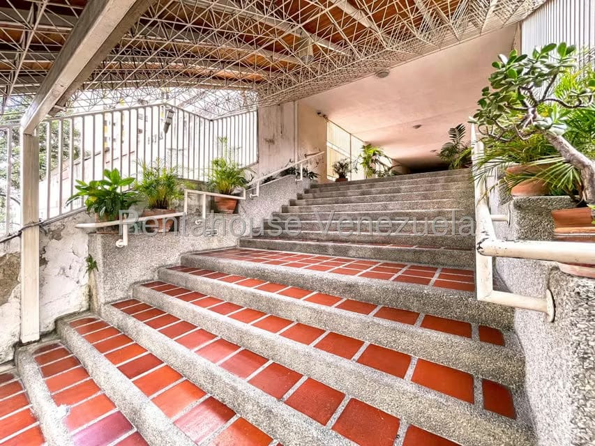 Apartamento (1 Nivel) en Venta en Los Dos Caminos, Distrito Metropolitano - 21