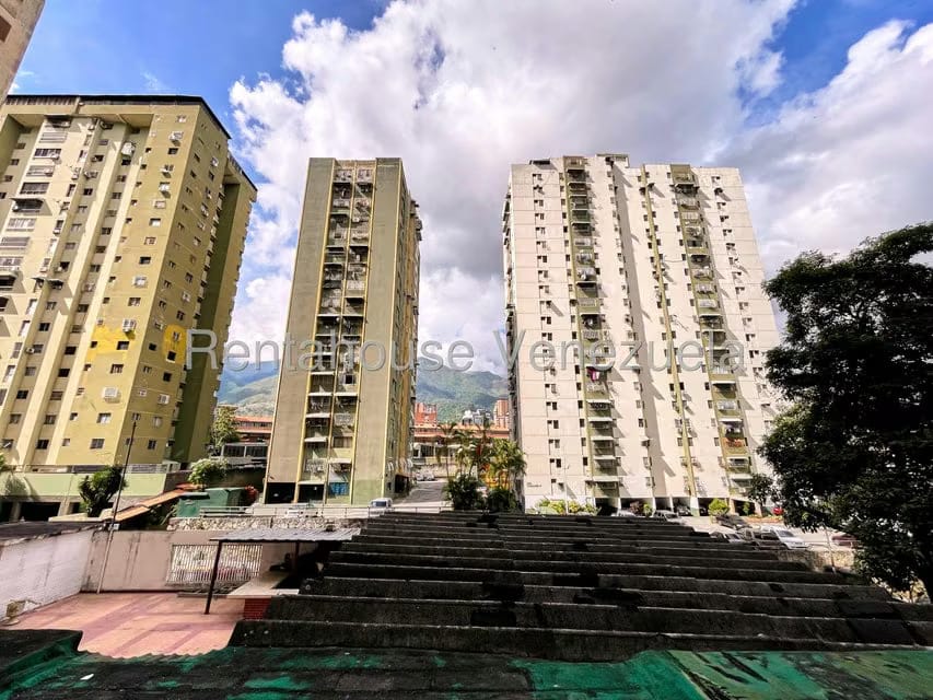 Apartamento (1 Nivel) en Venta en Los Dos Caminos, Distrito Metropolitano - 4