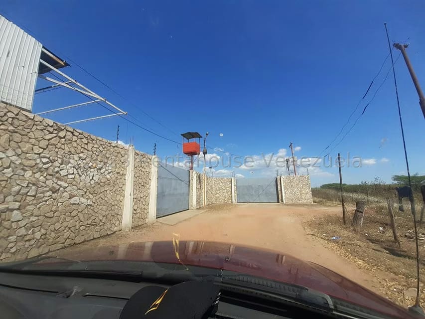 Comercial (Galpon - Deposito) en Alquiler en La N, Zulia