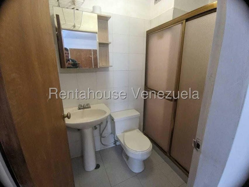 Apartamento (1 Nivel) en Alquiler en La Boyera, Distrito Metropolitano - 12