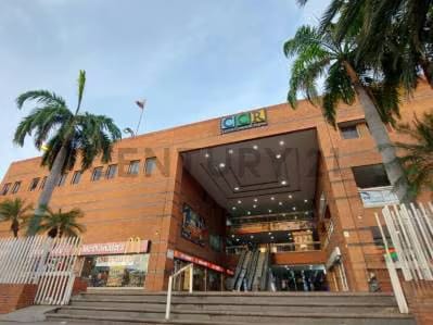 Local en Centro Comercial Regina de la Ciudad de Puerto la Cuz - 2