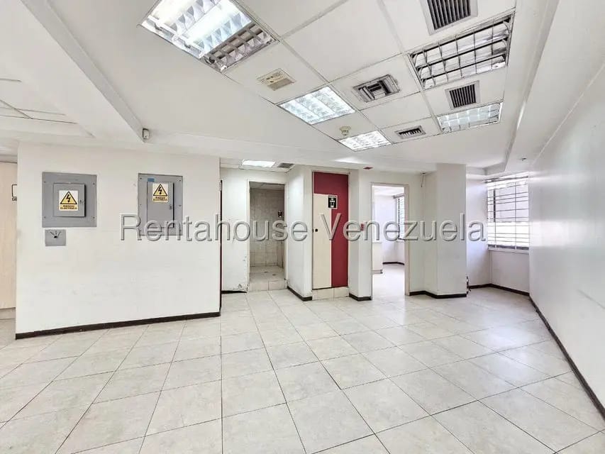 Comercial (Local Comercial) en Alquiler en Guarenas, Miranda - 24