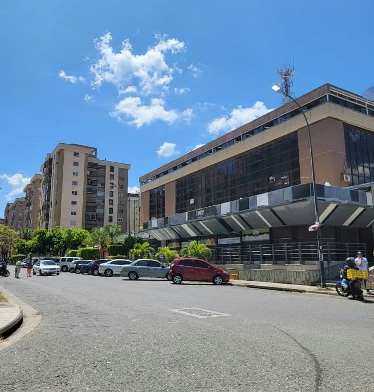 OFICINA EN VENTA EN EL OESTE DE CARACAS - 2