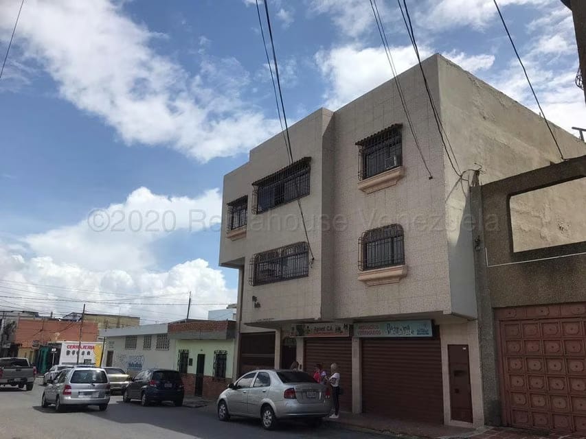Comercial (Edificio) en Venta en Centro, Lara