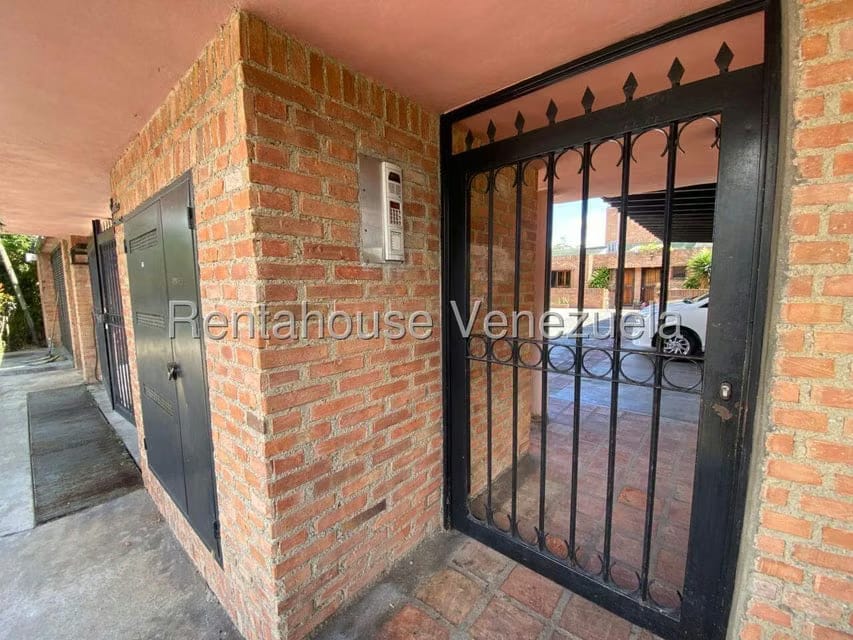 Townhouse (Multiples Niveles) en Venta en La Macarena Norte, Miranda - 2