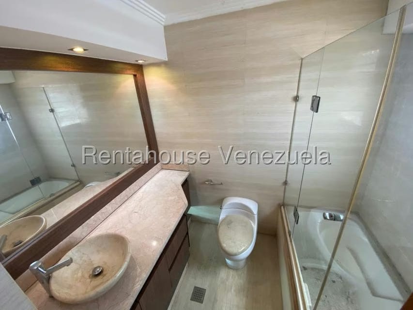 Townhouse (Multiples Niveles) en Venta en La Macarena Norte, Miranda - 17
