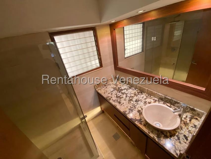 Townhouse (Multiples Niveles) en Venta en La Macarena Norte, Miranda - 20