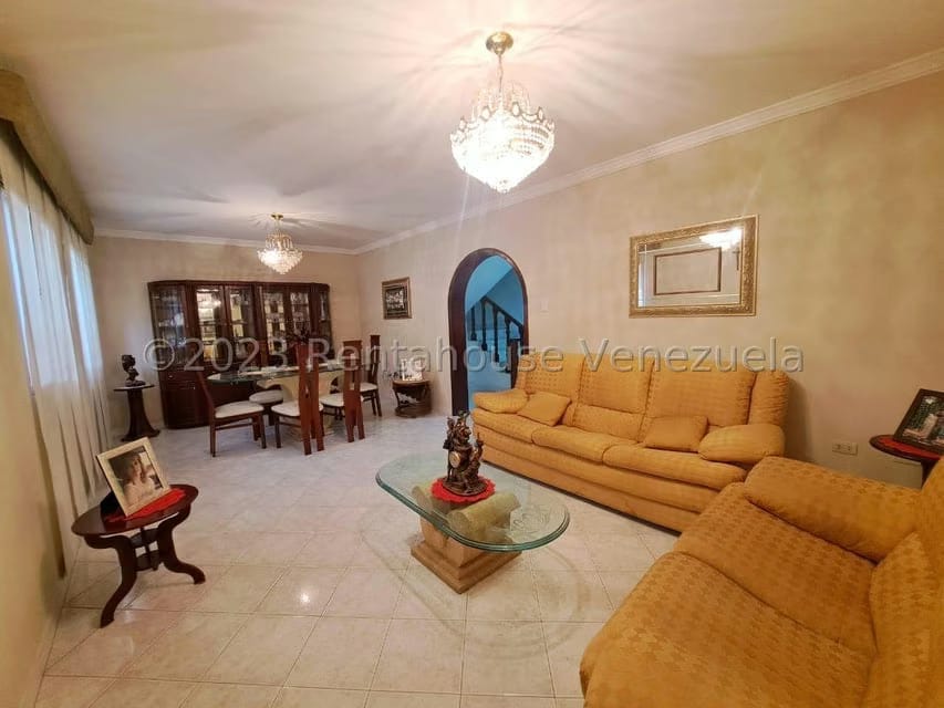 Casa (Duplex) en Venta en La Rosaleda, Lara - 2