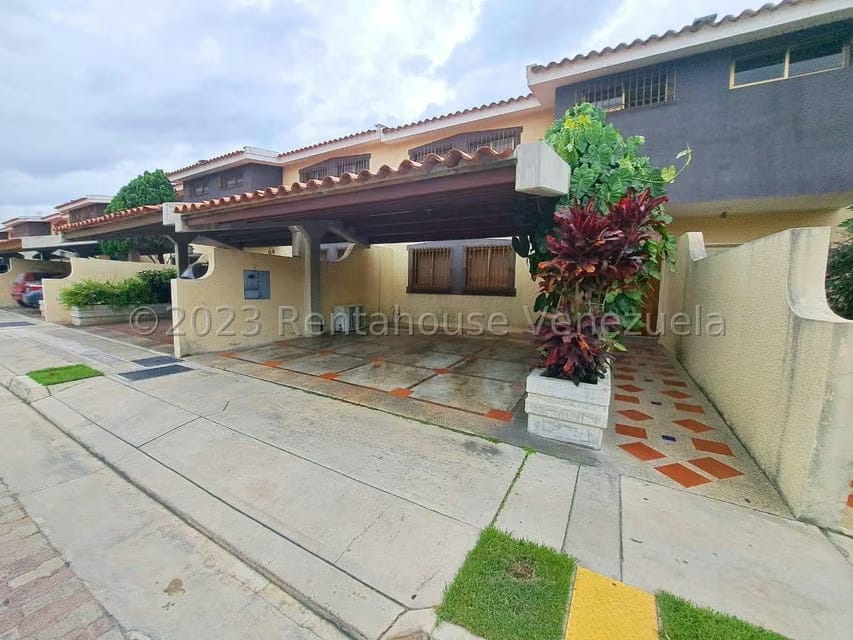 Casa (Duplex) en Venta en La Rosaleda, Lara - 28