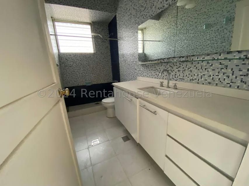 Casa (Contemporaneo) en Venta en Valle Arriba, Distrito Metropolitano - 9