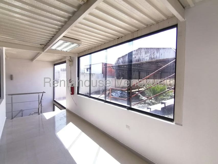Comercial (Galpon - Deposito) en Alquiler en Ave Intercomunal, Lara - 25