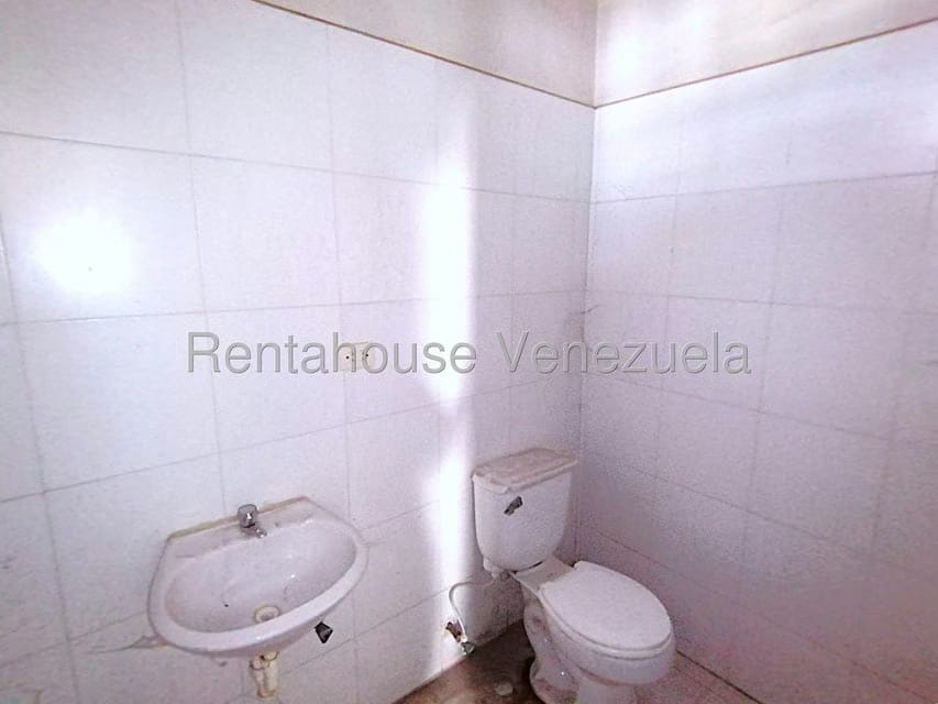 Comercial (Galpon - Deposito) en Alquiler en Ave Intercomunal, Lara - 38