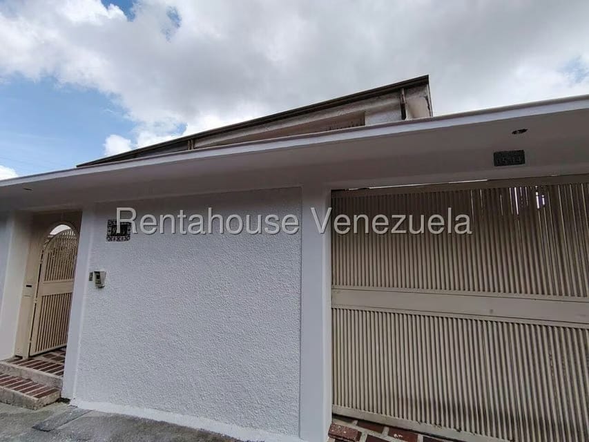 Casa (Multipes Niveles) en Venta en Colinas de Santa Monica, Distrito Metropolitano - 2