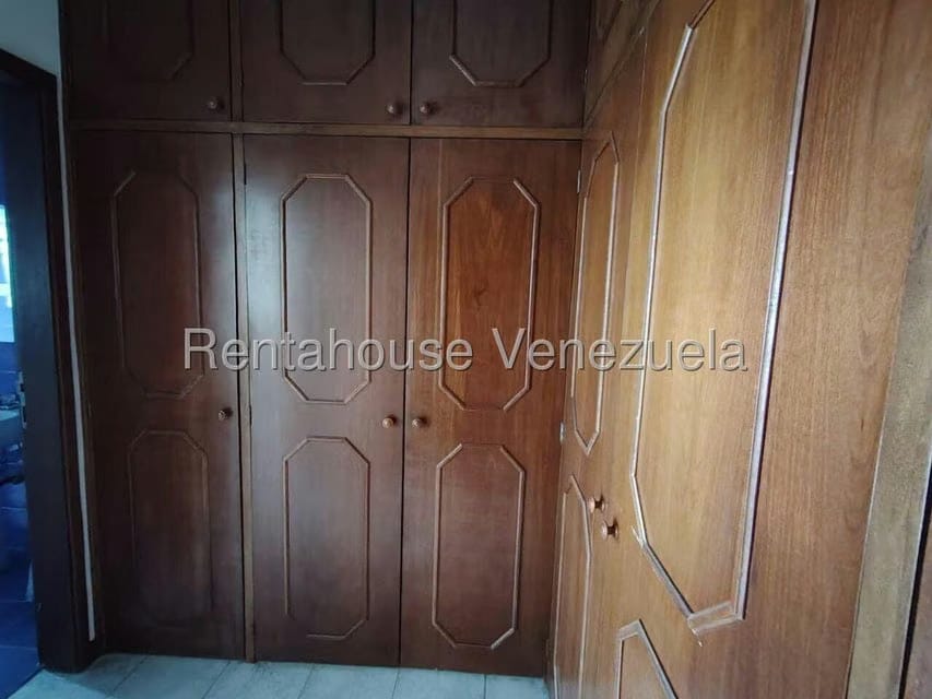 Casa (Multipes Niveles) en Venta en Colinas de Santa Monica, Distrito Metropolitano - 11