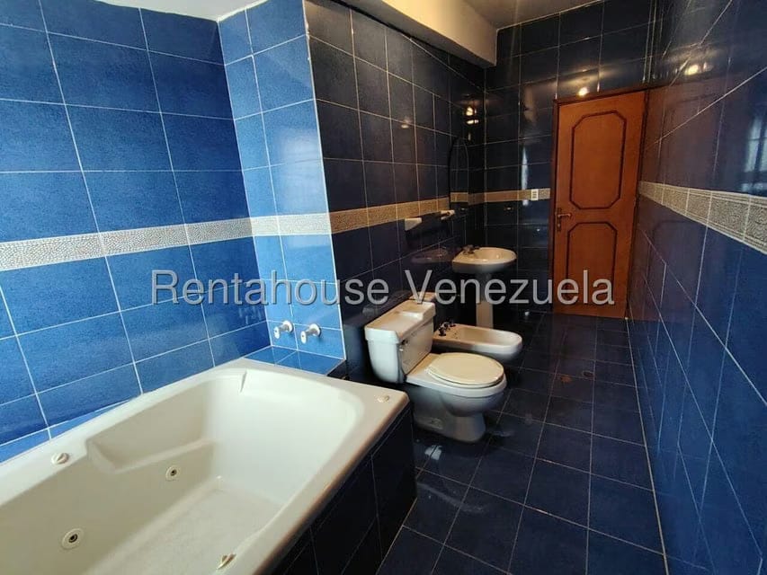 Casa (Multipes Niveles) en Venta en Colinas de Santa Monica, Distrito Metropolitano - 13