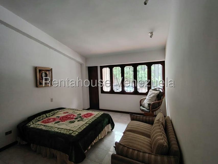 Casa (Multipes Niveles) en Venta en Colinas de Santa Monica, Distrito Metropolitano - 14