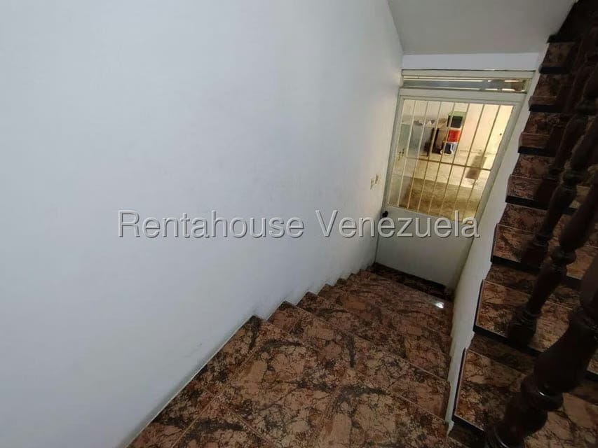 Casa (Multipes Niveles) en Venta en Colinas de Santa Monica, Distrito Metropolitano - 15