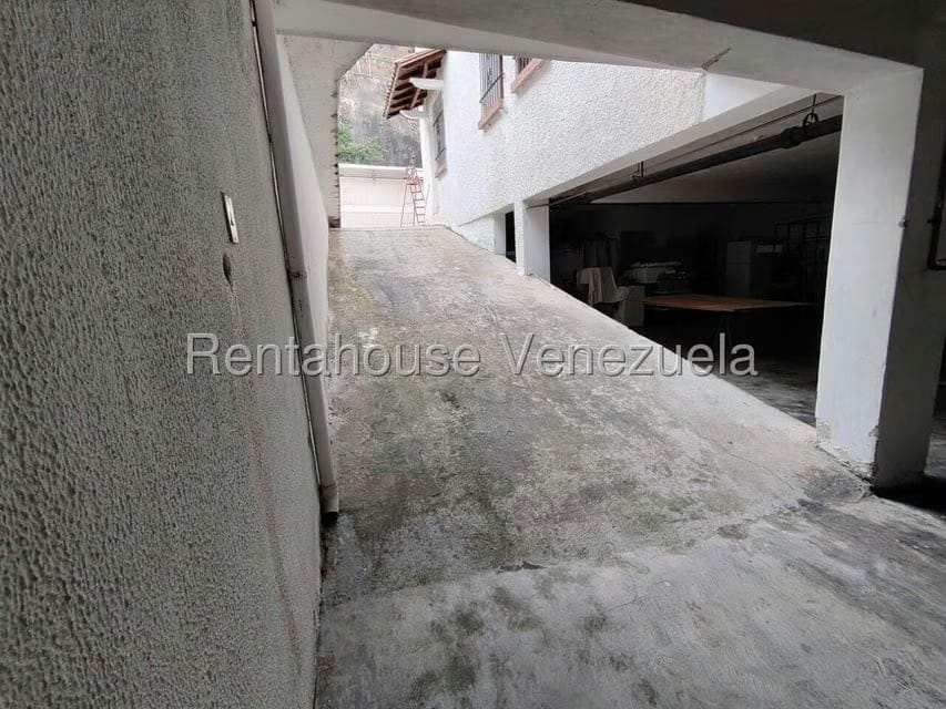 Casa (Multipes Niveles) en Venta en Colinas de Santa Monica, Distrito Metropolitano - 16