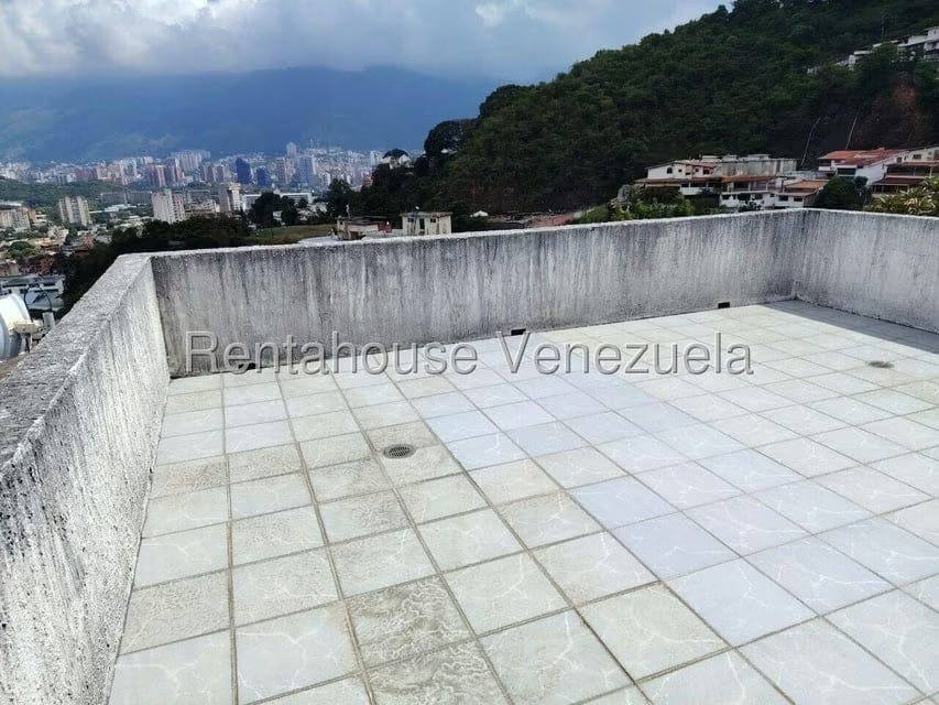 Casa (Multipes Niveles) en Venta en Colinas de Santa Monica, Distrito Metropolitano - 24