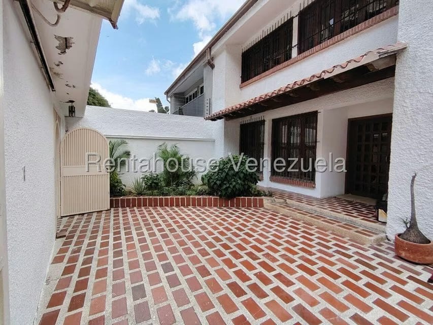 Casa (Multipes Niveles) en Venta en Colinas de Santa Monica, Distrito Metropolitano - 4